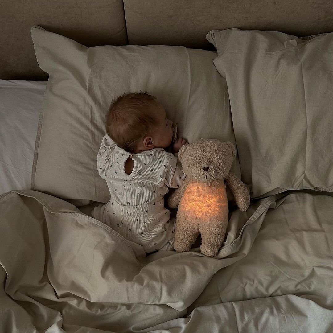 MOONIE 2.0: Επαναφορτιζόμενο βοήθημα ύπνου με ηχογράφηση & αισθητήρα κλάματος – Οργανικό βαμβάκι Sand - Image 5