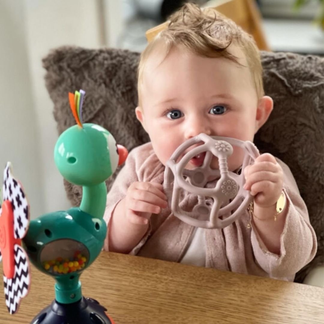 Ορθοδοντικό μασητικό από μαλακή σιλικόνη σε σχήμα μπάλας-Ροζ - Image 2