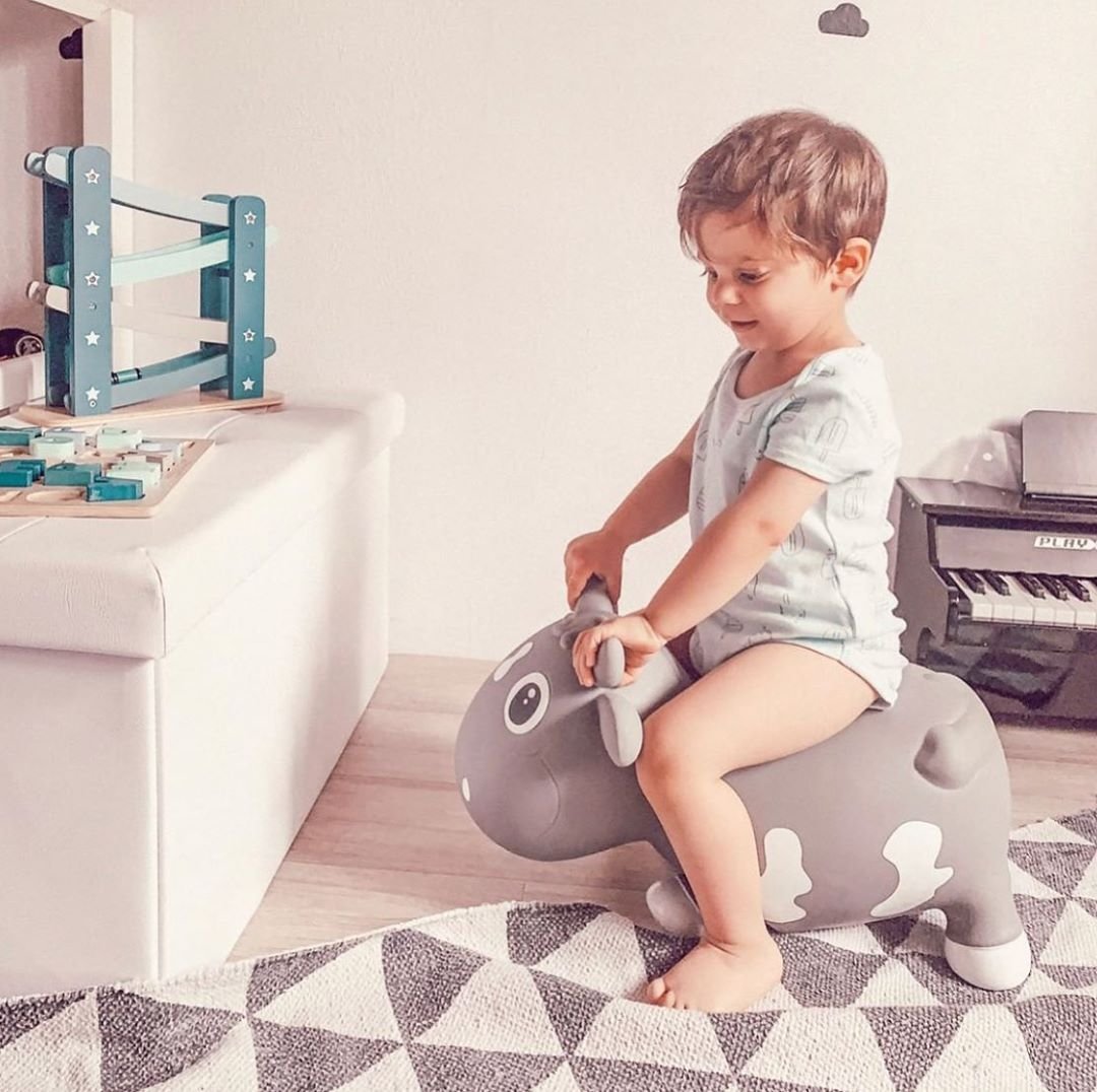 Kidzzfarm: Φουσκωτό παιχνίδι Ισορροπίας χοπ χοπ- Bella η αγελαδίτσα - Pink / Ροζ - Image 2